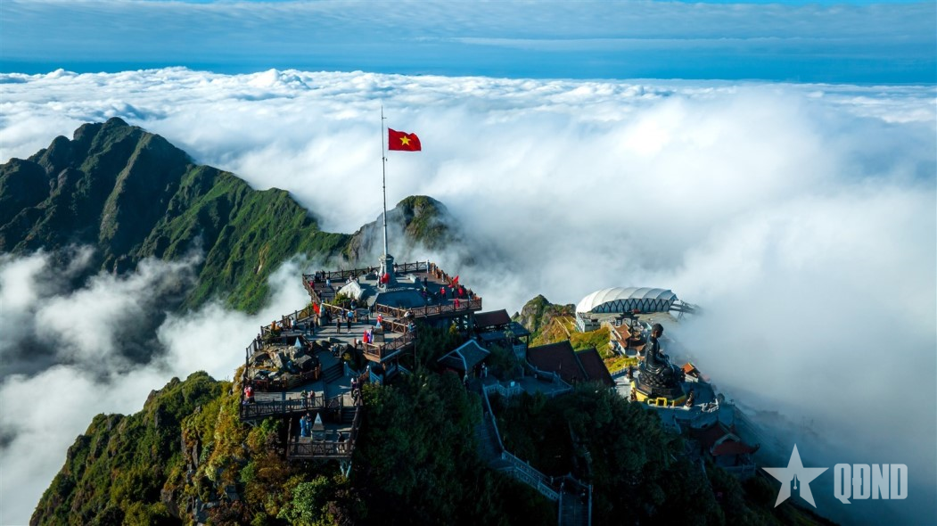 Giảm giá vé cáp treo lên đỉnh Fansipan cho người dân Lào Cai